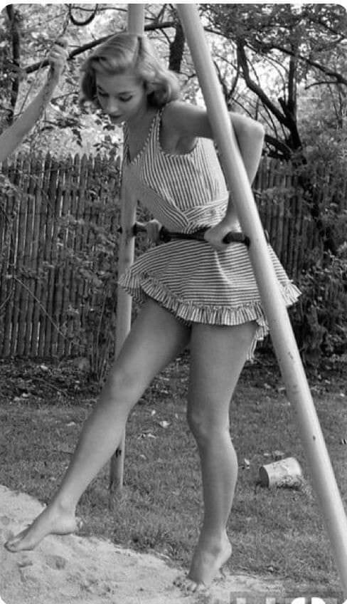 model in the garden - Models, Black and white photo, 1952