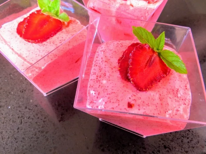 Dessert with strawberries (can be used as a cream) - My, Cooking, Dessert, Recipe, Food, Yummy, Other cuisine, Strawberry, Video, Longpost, Video recipe, Strawberry plant, Strawberry (plant)