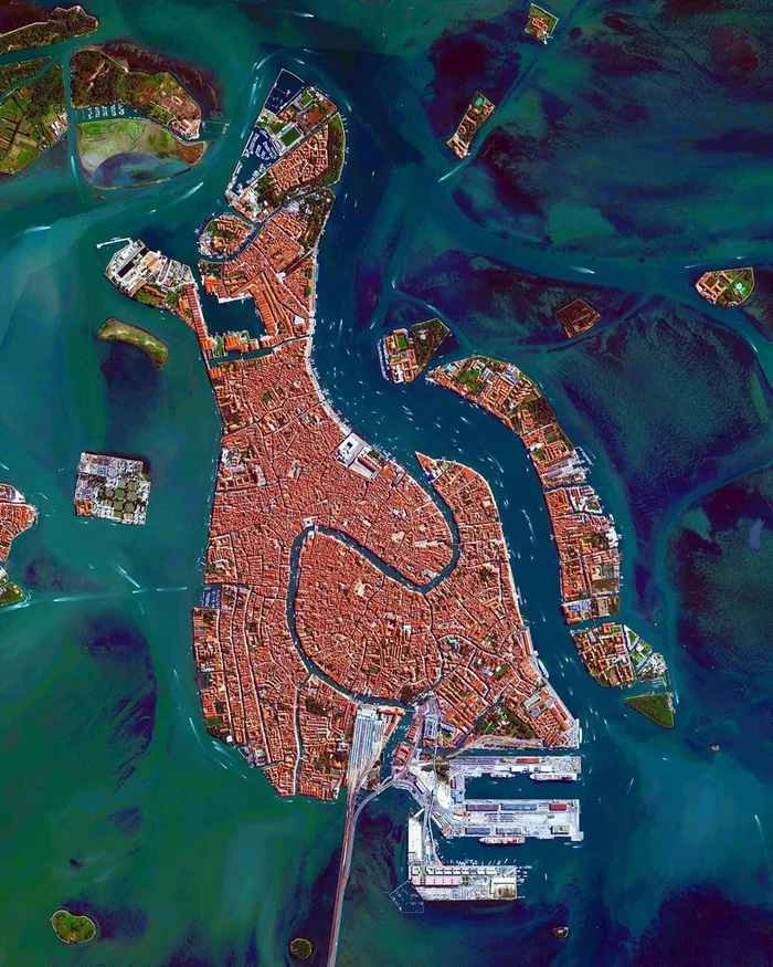 Venice from a satellite looks like Patrick in need of water - Memes, Italy, Venice, SpongeBob, Patrick Star