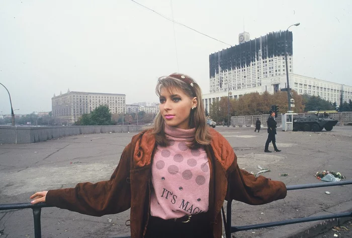 Столица - Реформа, Протест, Путч, 1993, Москва, Дом советов, Девушки, Расстрел белого дома