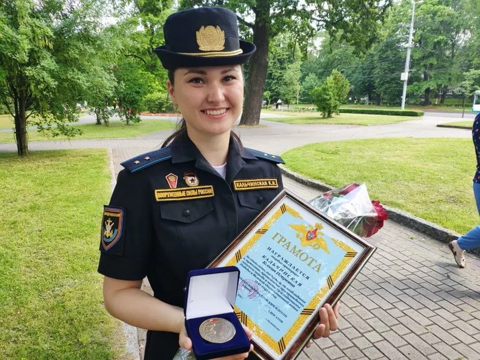 A participant in the Victory Parade in Kaliningrad, who lost her shoe, but did not lose her way and continued to march, was encouraged - Russia, Victory parade, Kaliningrad, Air defense, Baltic Fleet, Paramedic