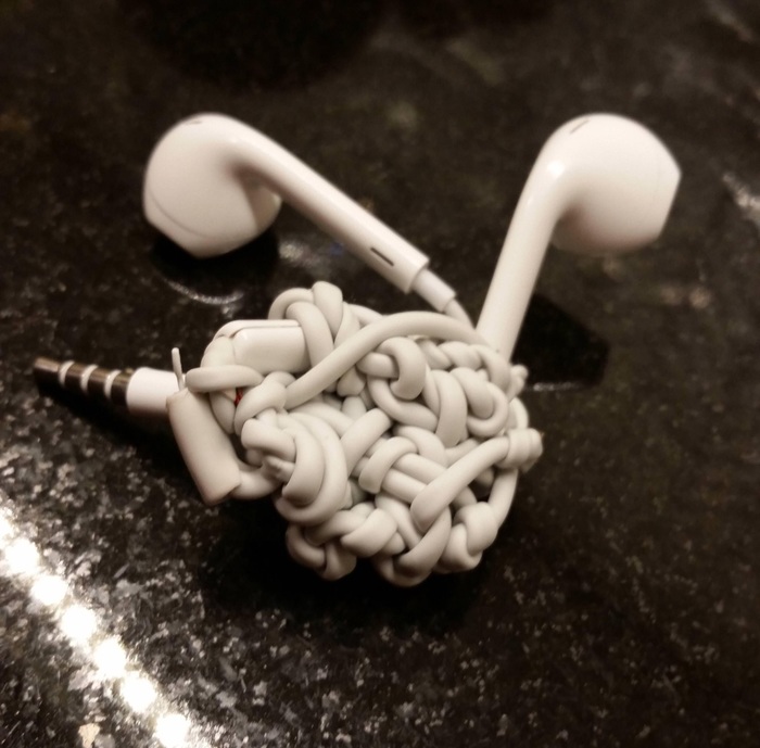 Каждый раз, когда достаёшь наушники из сумки…