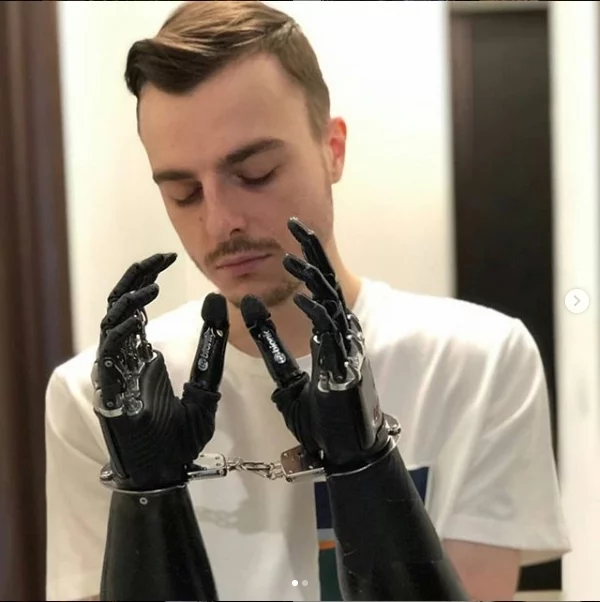 Cyborg Kostya Deblikov - No hands, Disabled person, Strong-willed, Never give up, Bionic Arm, Longpost, Video