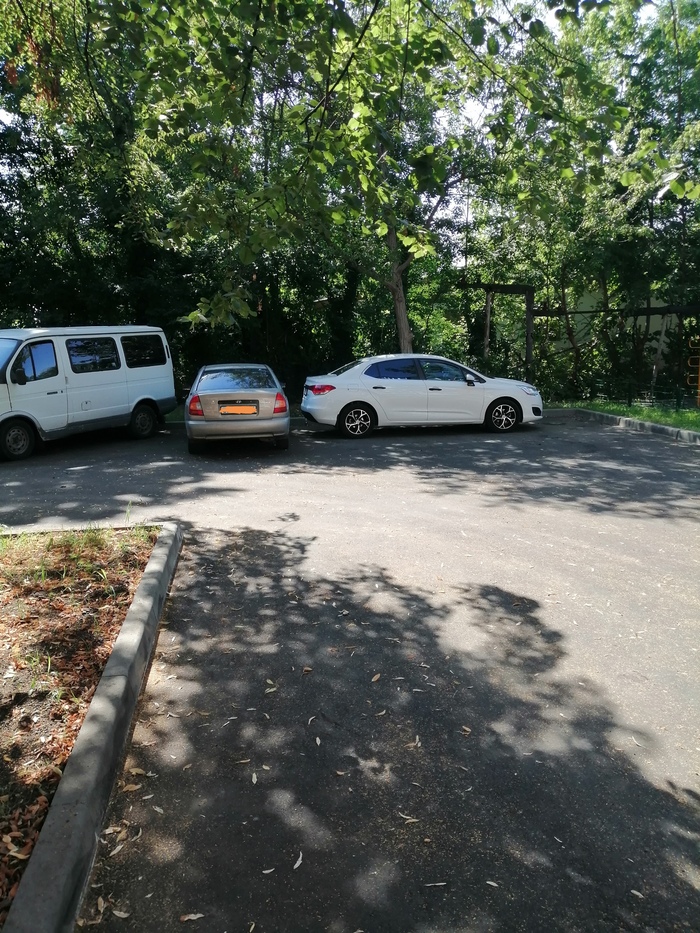 Кратко о том, как в моем дворе ставят машины