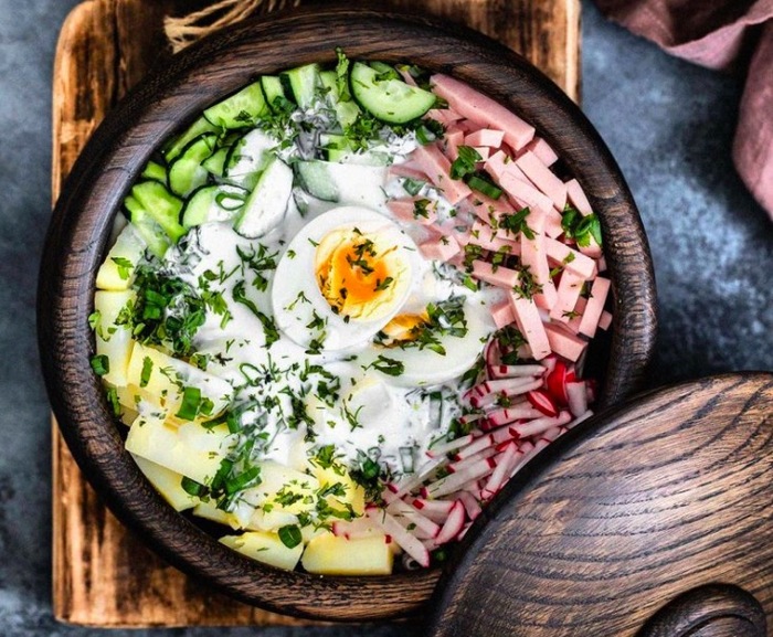 Окрошка на «новый лад»: 5 добавок и 5 заправок