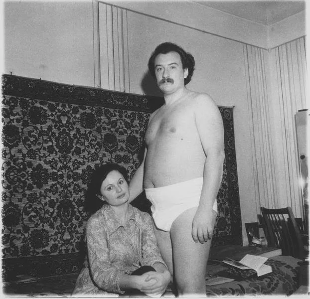 Pablo Escobar and his wife are visiting relatives in Saratov. 1983 - Pablo Escobar, Ron Jeremy, Humor