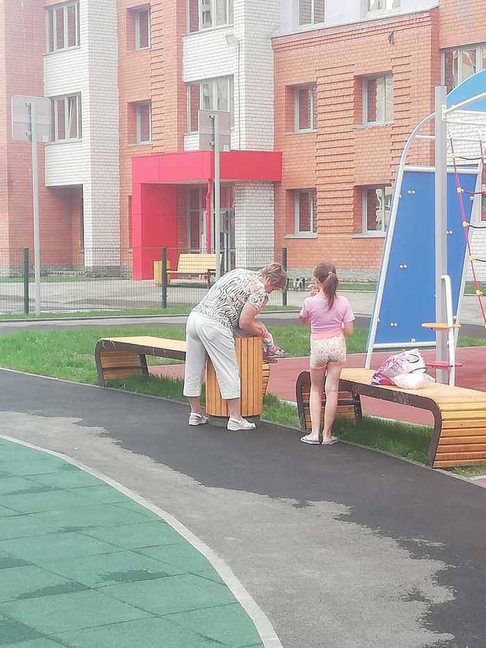 Let's relieve ourselves in the trash can. Resourceful woman from Barnaul - My, Barnaul, Toilet, Urn, Savvy