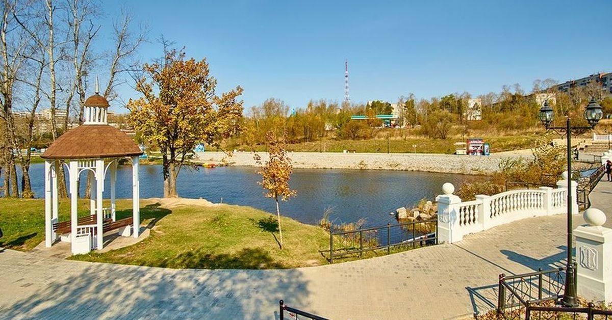 Северный хабаровск. Пруд в парк Северный Хабаровск. Город Хабаровск парк Северный. Хабаровск парк в Северном микрорайоне. Парк Северный Хабаровск беседки.