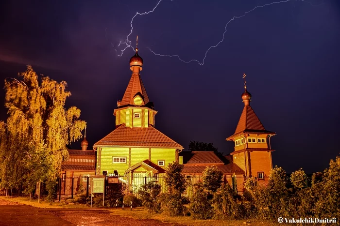 Троицкий храм с. Козино во время грозы этой ночью - Моё, Погода, Фотография, Гроза, Молния, Пейзаж, Церковь, Ураган, Лига охотников за грозами