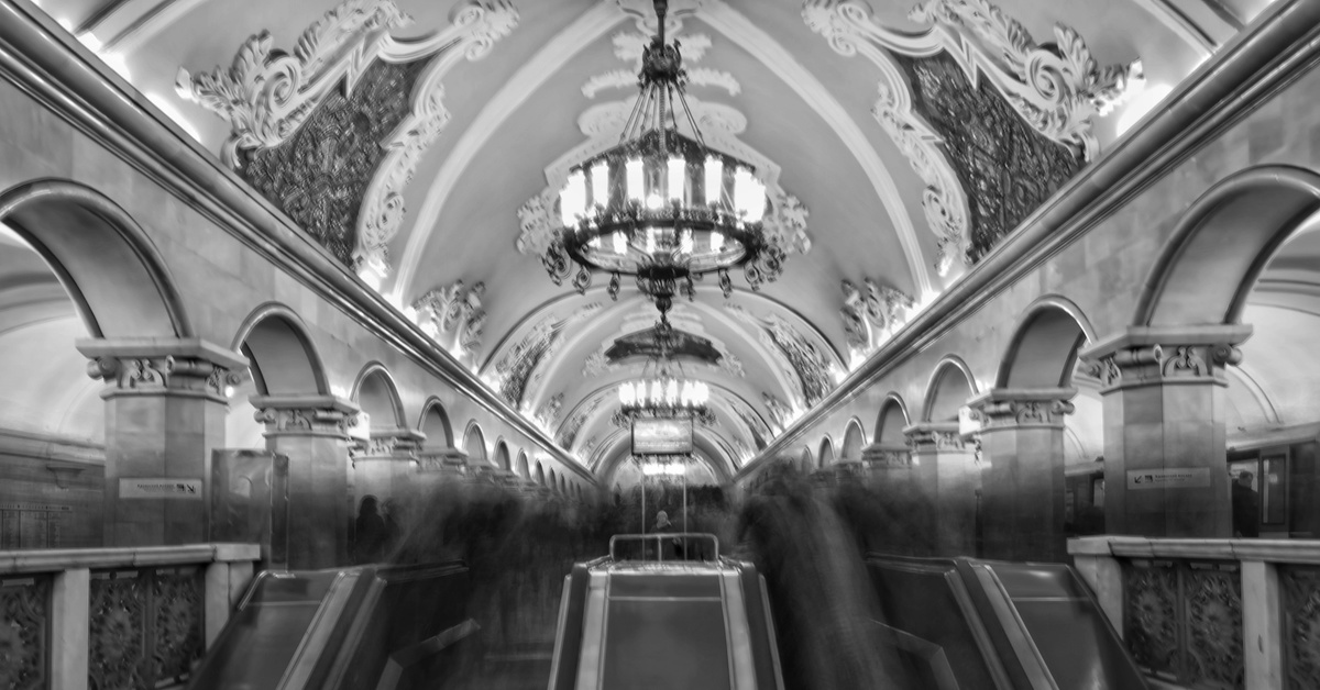 Призраки московского метро. Призраки в метро Москвы. Метро черно белое. Метрополитен чб. Московское метро чб.