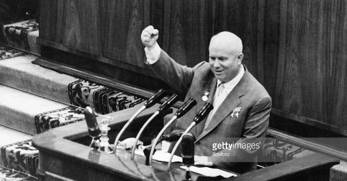 Выступление хрущева в оон. Хрущев с ботинком в ООН. Хрущев 1960.
