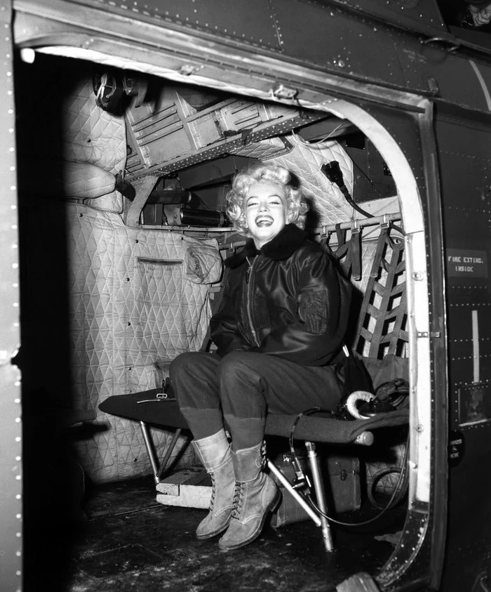 Gorgeous Marilyn. Korea - February 1954 - Marilyn Monroe, Celebrities, Cinema, Black and white photo, US Army, Корея, Story, 1954, Longpost