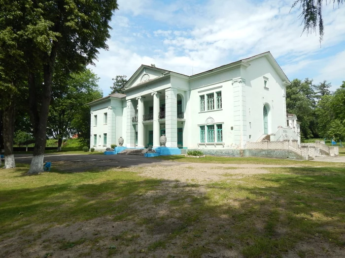 The ancient Puslovsky estate “Albertin” in Slonim. Belarus - My, Story, Travels, Republic of Belarus, Slonim, Manor, sights, Lake, Video, Longpost