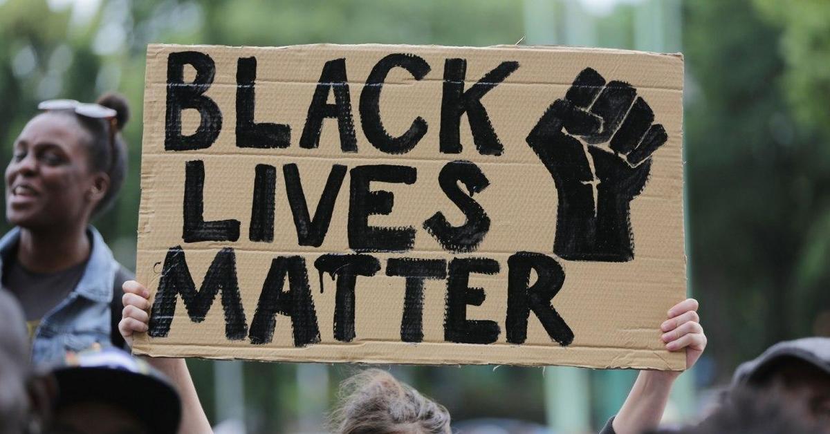 Black matter перевод на русский. Блэк лайв Меттер. Black Lives matter. Blm Black Lives matter. Лозунги Blm.