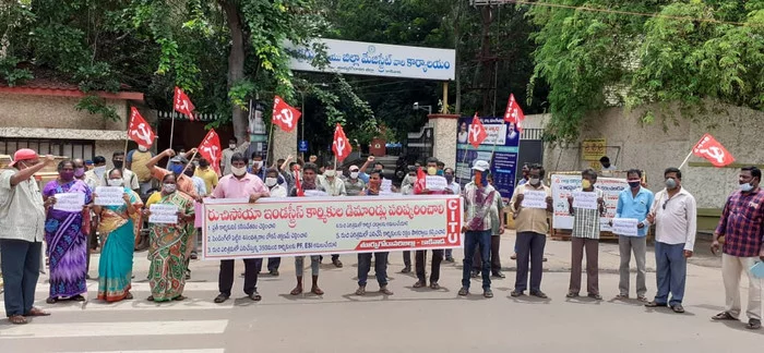 Builders' strike in Sheremetyevo - My, Politics, Strike, India, Capitalism, Labour movement