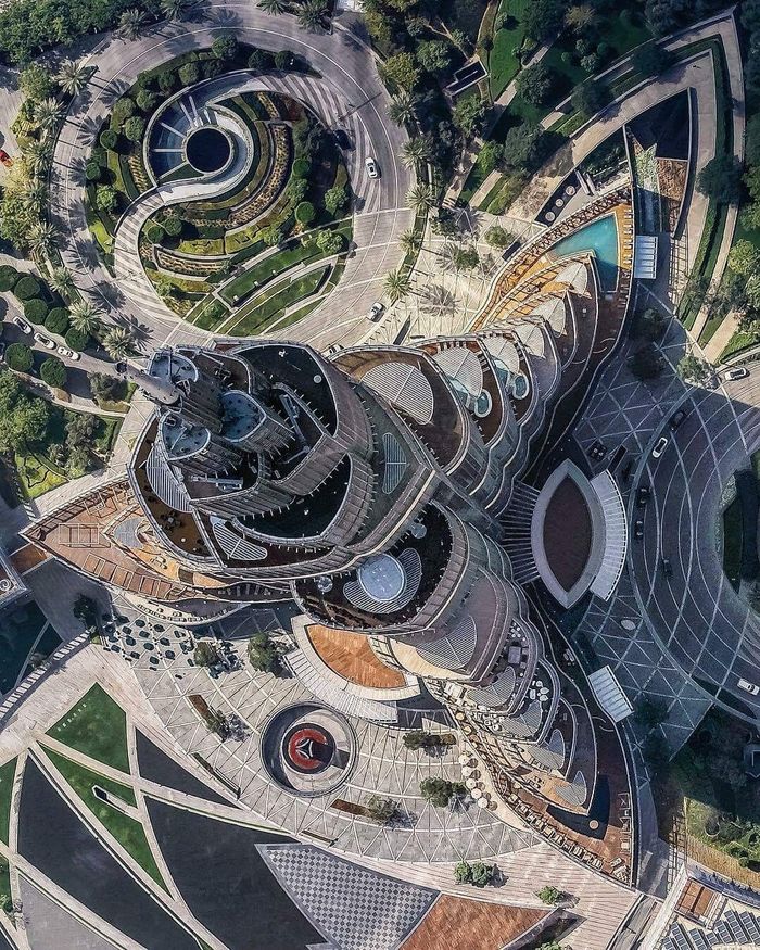 Unusual angle - Skyscraper, Building, Architecture, Foreshortening, View from above, Dubai, The photo, Burj Khalifa