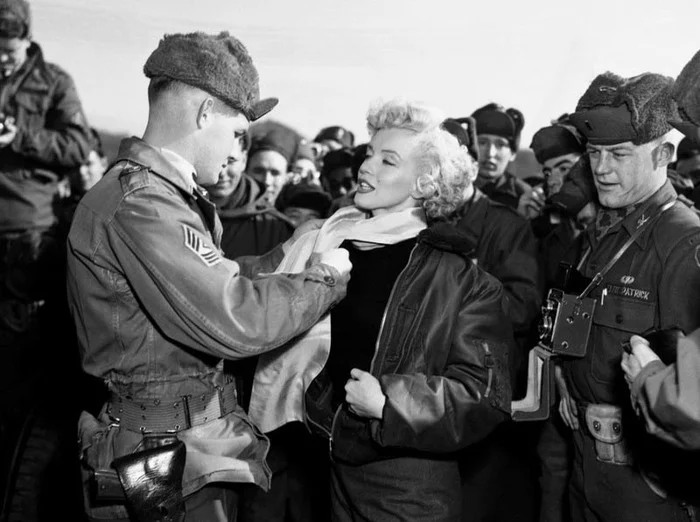 Gorgeous Marilyn. - Marilyn Monroe, Celebrities, Корея, US Army, Story, 1954, Cinema, Black and white photo, Longpost