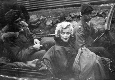 Gorgeous Marilyn. Korea - February 1954 - Marilyn Monroe, Celebrities, Photo with a celebrity, Black and white photo, US Army, Корея, 1954, Story, Longpost