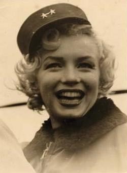 Gorgeous Marilyn. Korea - February 1954 - Marilyn Monroe, Celebrities, Photo with a celebrity, Black and white photo, US Army, Корея, 1954, Story, Longpost