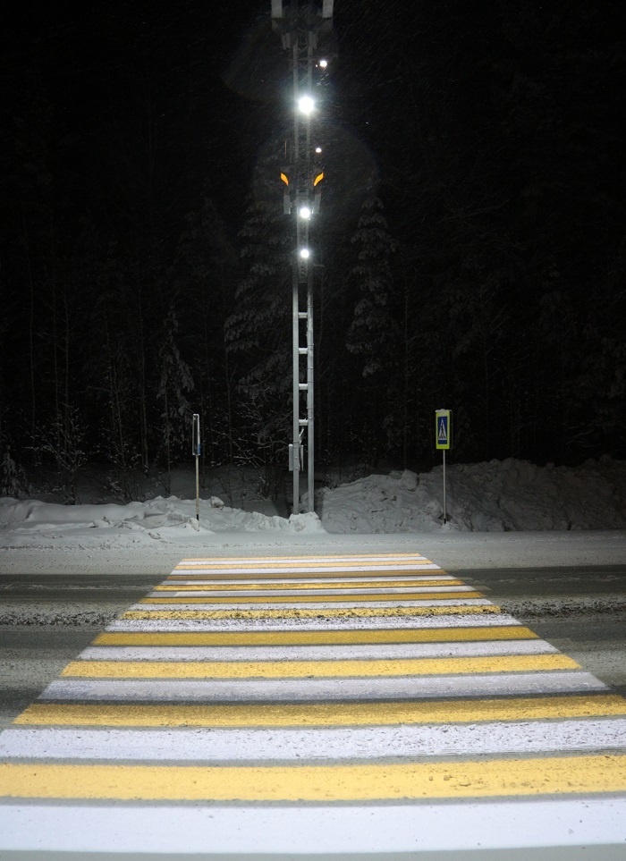 Russia is one of the first countries in the world where the projection of road markings is used in practice - My, Crosswalk, Road sign, Road markings, Light projection, Innovations, Video, Longpost