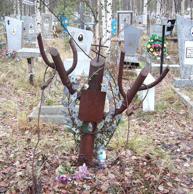 Самое безумное надгробие в городском кладбище