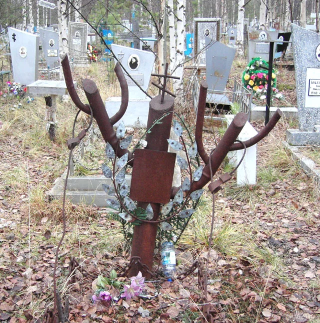 The craziest tombstone in the city cemetery - Cemetery, Headstone, Madness, Everything is not like people