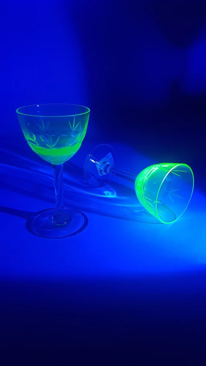 Uranium glass. For the Bright Company - My, Uranium glass, Antiques, Video, Longpost
