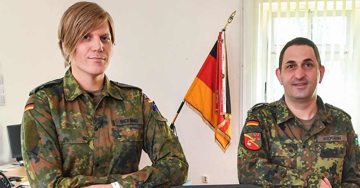 Трансгендер армия. Министр обороны трансгендер в Германии. Трансгендер в бундесвере Германии. Трансгендеры в армии Германии.
