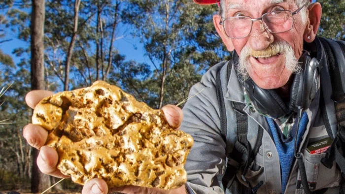 Reply to the post “A 68-year-old Australian prospector with a gold nugget he found” - Australia, Gold, Nugget, Prospectors, Find, Geology, Reply to post