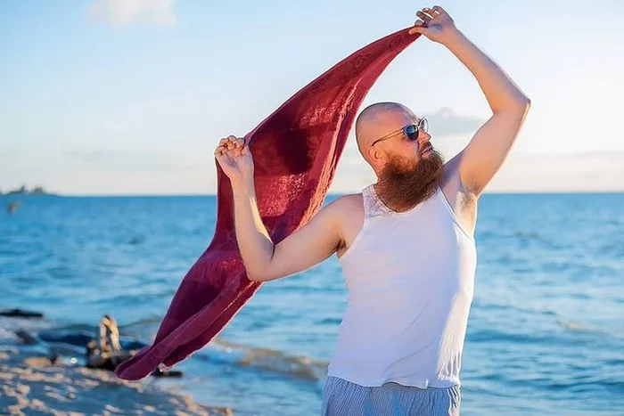 “You’re hairy”: a bearded man in family parodied beauties on the beach - news, TVNZ, Society, PHOTOSESSION, Longpost