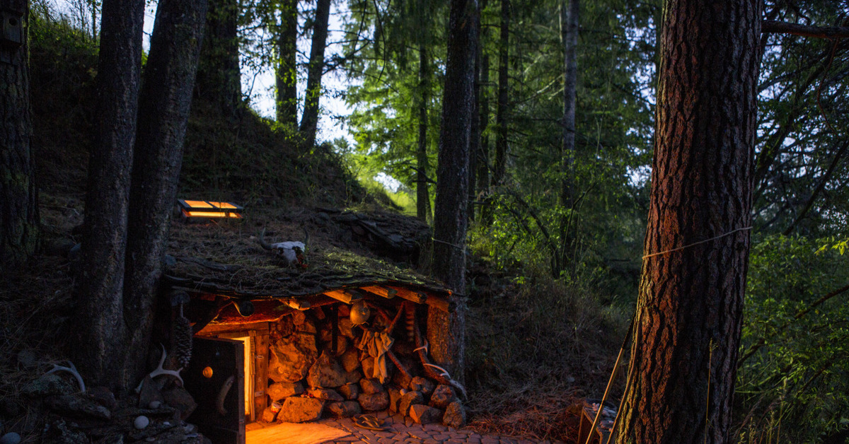 Дом дикой природы. Хижина гномов, Британская Колумбия. Лесной дом (Уэльс, Великобритания). Домик в лесу. Уютный дом в лесу.