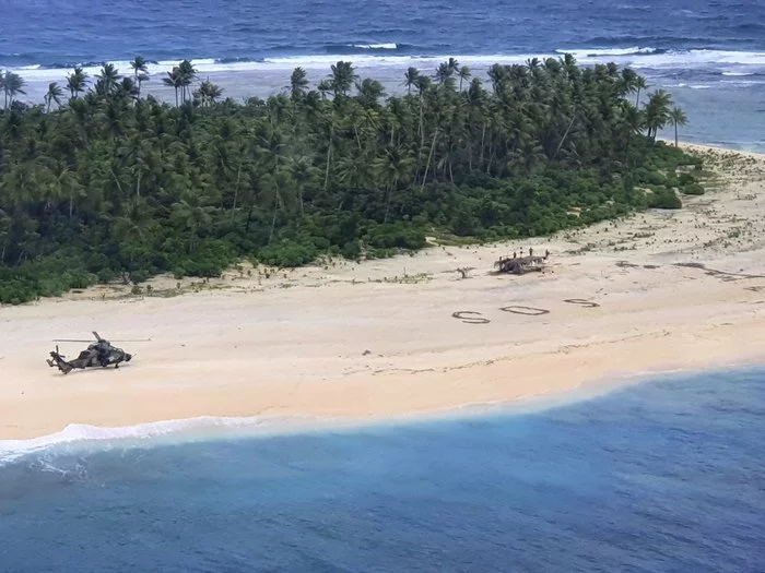 Like in the movies - Australia, SOS, Micronesia, Sailors