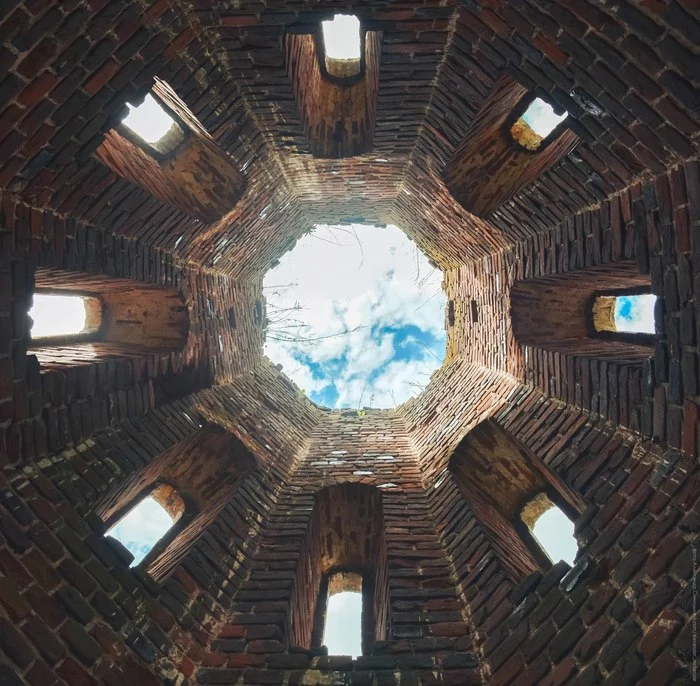 “Everyone left, but I stayed” - who lives in an abandoned castle near Ryazhsk - My, Travels, Road trip, Abandoned, Story, Blog, Local, A life, Video, Longpost
