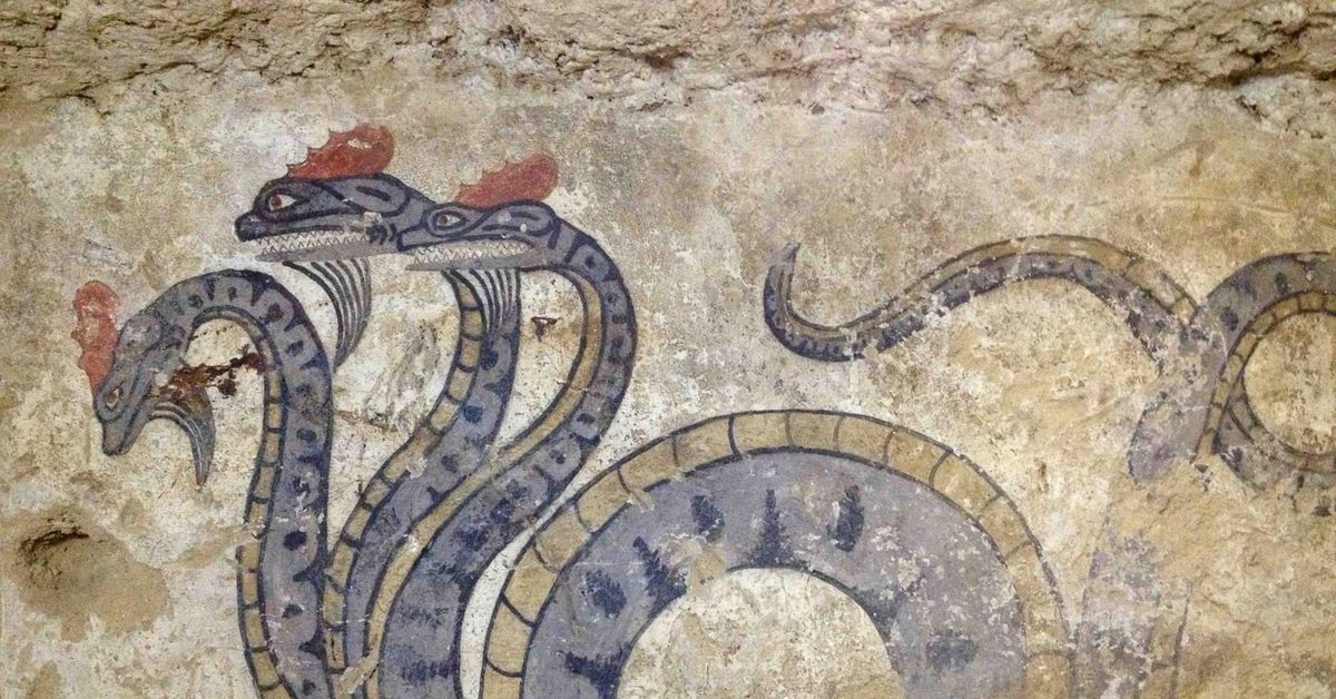 Змеи древности. Дракон Пифон. Змей Пифон. Древний Египет крылатый змей. Пифон мифология.