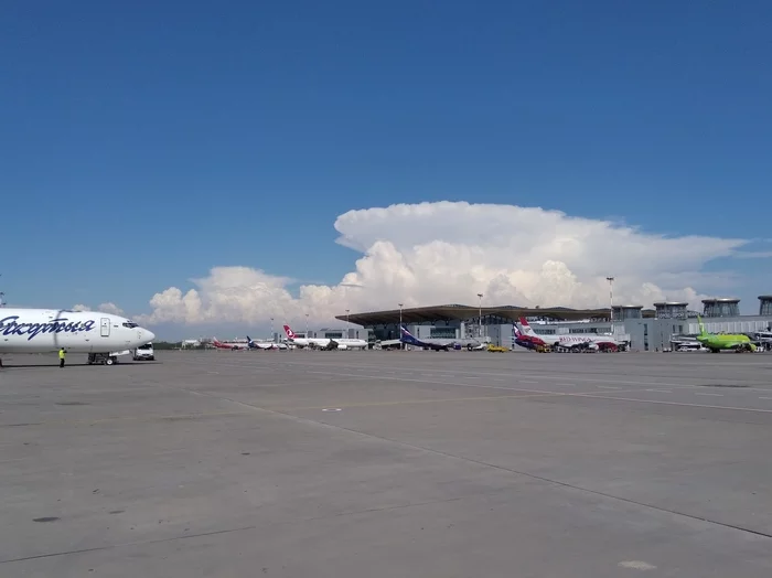 UFO or something??? - My, UFO, The airport