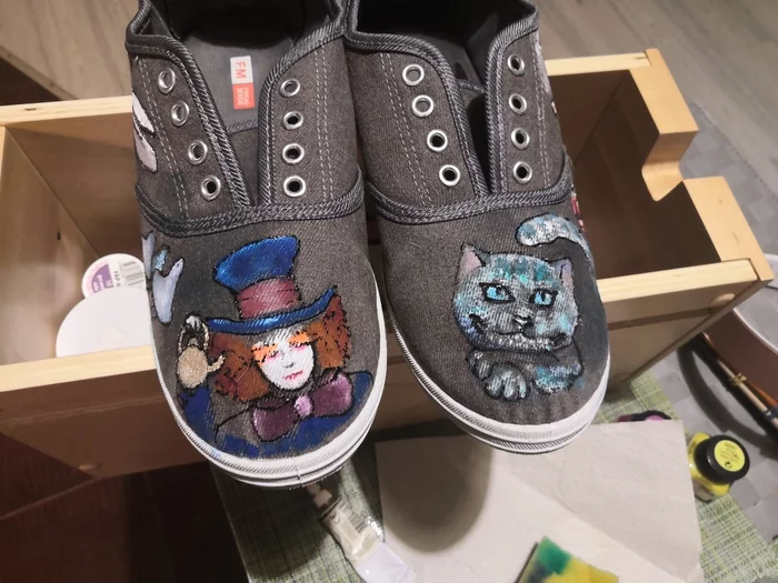 Work sneakers - My, Sneakers, Painting on fabric, Alice in Wonderland, Mad Hatter