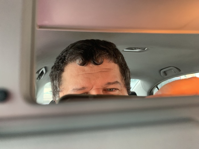 Гусарские усы на лбу