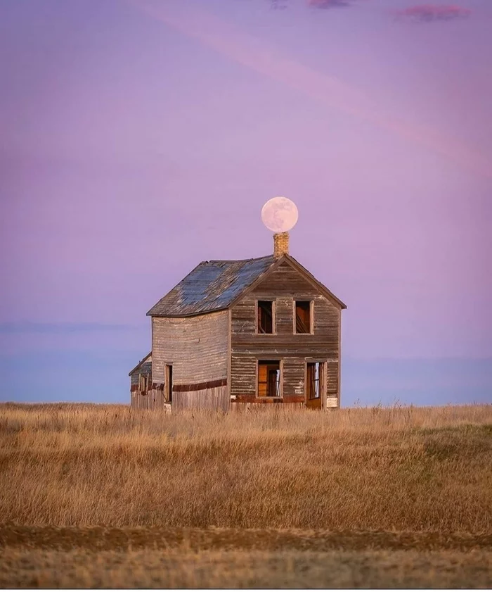 Abandoned house - House, Sky, moon, The photo