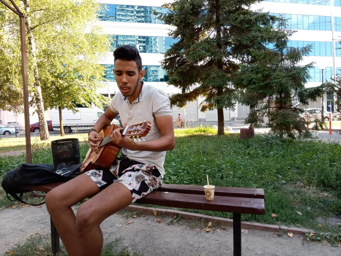 Arabchenok in Kyiv, talent - My, Talent, , Guitar, Video, Courtyard