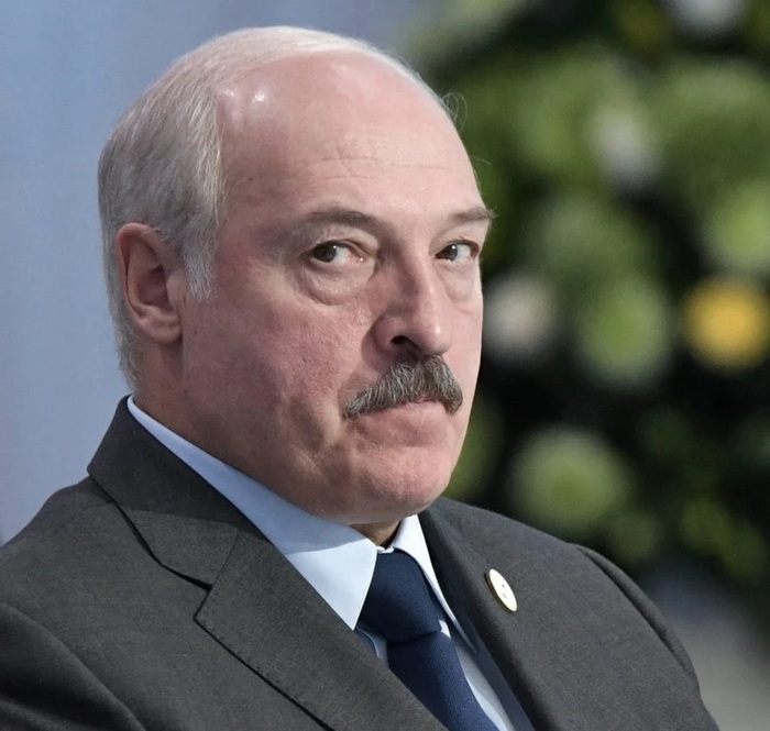 Лукашенко: Те, кто не разделяет государственную идеологию, в школе работать не должны