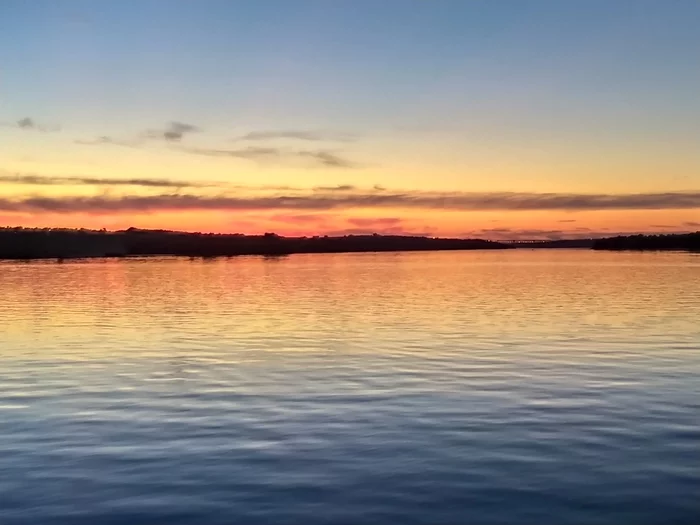 Ночная фотография на воде - Моё, Фотография, Ночь, На воде, Мобильная фотография, Начинающий фотограф, Первый пост, Xiaomi Redmi Note 7