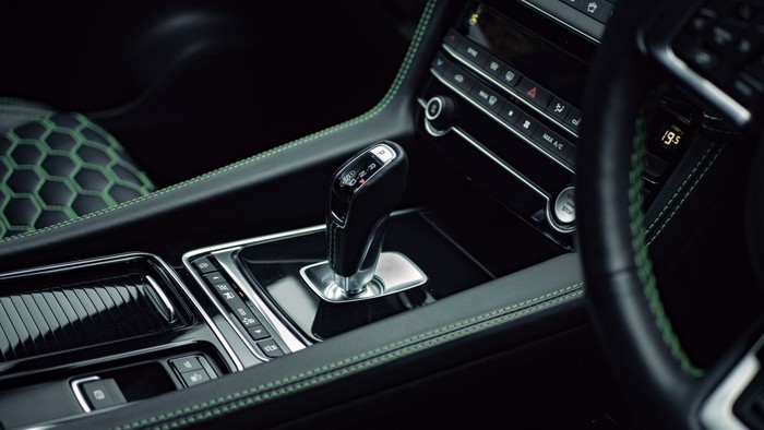 2021 Lister Stealth — самый мощный SUV из Британии Авто, Автомобилисты, Jaguar, Suv, Внедорожник, Спорткар, Суперкар, Длиннопост