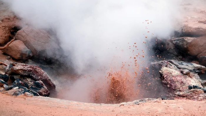 A geyser that had been dormant for six years awakens in Yellowstone. - Yellowstone, USA, Geyser, Eruption, 2020