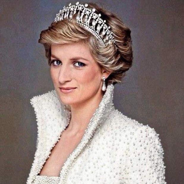 Today is exactly 23 years since Lady Diana died. - Princess Diana, Real life story, England, Diana, Date of death, GIF, Longpost, Prince harry, Prince William, Old photo, , Family photo, Great Britain