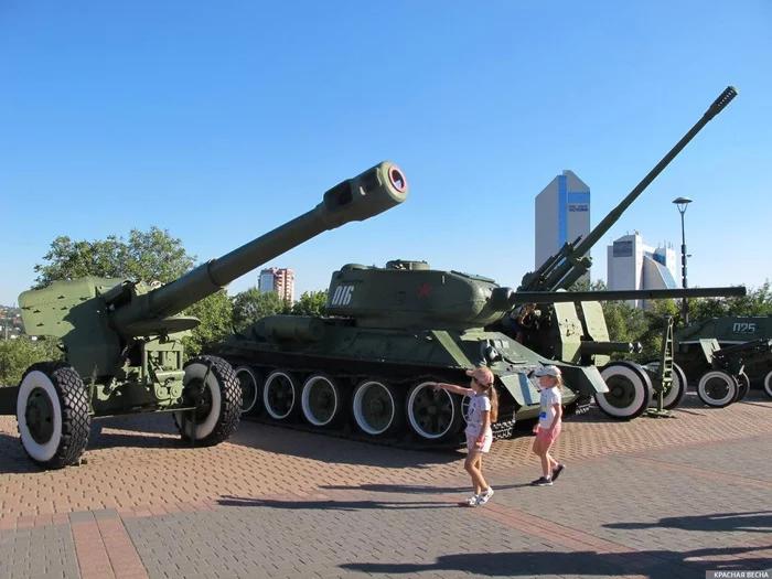 Instead of tanks there is a retro tram. How to celebrate City Day in Donetsk - Donetsk, DPR, Day of the city, Longpost