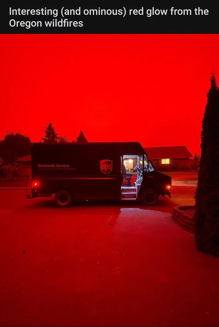 Interesting (and ominous) red glow from wildfires in Oregon - Oregon, Fire, Red