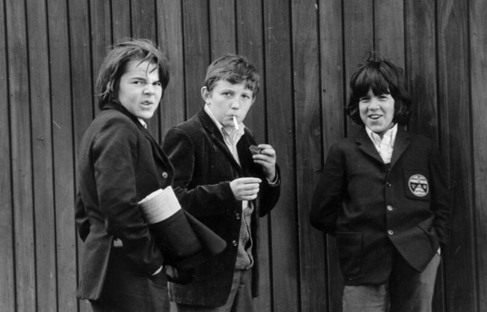 Юные англосаксы Дети, Школьники, Мальчик, Фотография, Черно-белое фото, 1972, Лондон, Курение