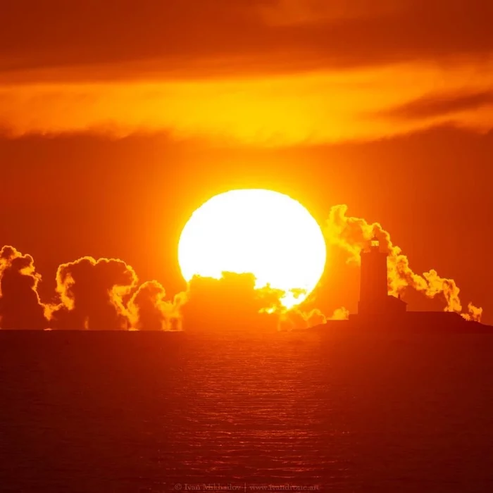 Tolbukhin lighthouse - Leningrad region, Fort Reef, The photo, Sunset, Cumulus, Lighthouse