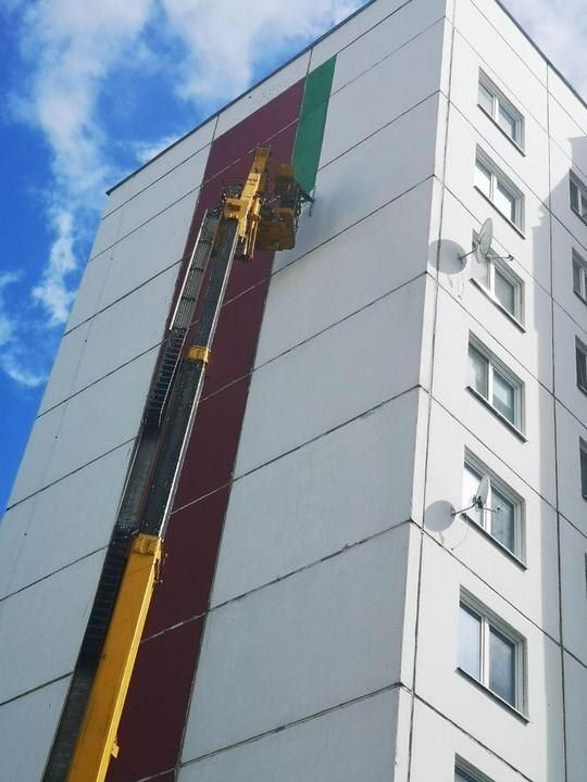 In Senica, a green stripe was painted on the wall of the house next to the red stripe. - Politics, Republic of Belarus, Marasmus, Longpost