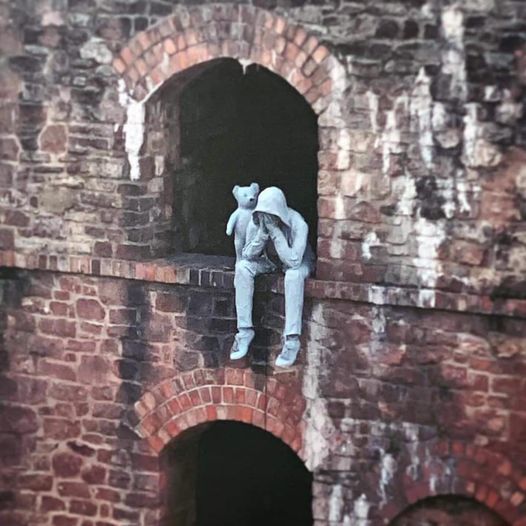 This sculpture appeared in Bristol on the occasion of World Suicide Prevention Day - Bristol, England, Sculpture, Boy, Winnie the Pooh, Structure, Bricks, The photo, Longpost